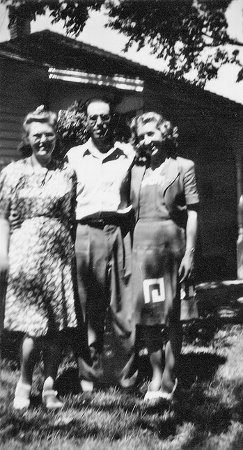 ClarenceEstherLeota1944