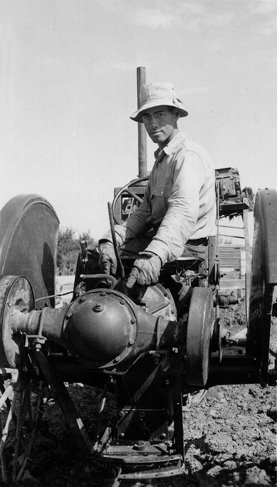 ClarenceManureLoader1935 2