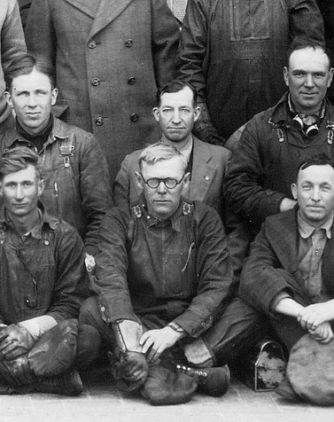 HH017 HenryUP Sterling workers