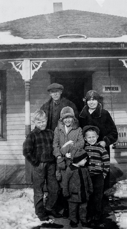 HH019 FamilyWinter1926