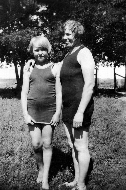 HH027 AliceEsther1928