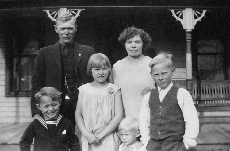 HH021 FamilySummer1926