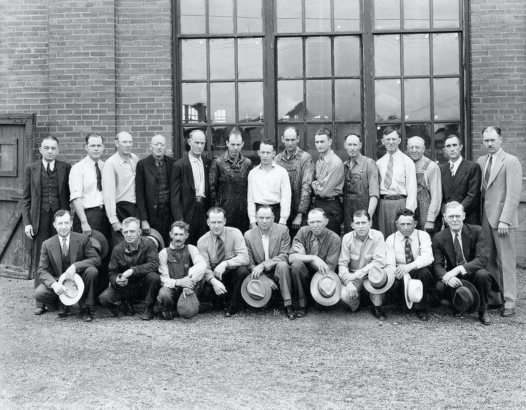 HH045 UPRoundhouseWorkers1930s