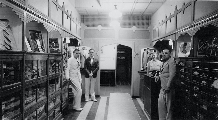 HH056 EstherClothingStore1937