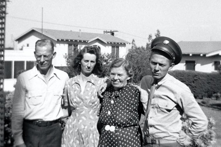 HH093 RobertLeonaAliceHank1943