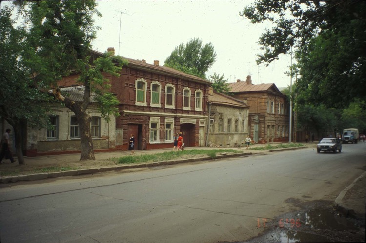 01SaratovStreetScene