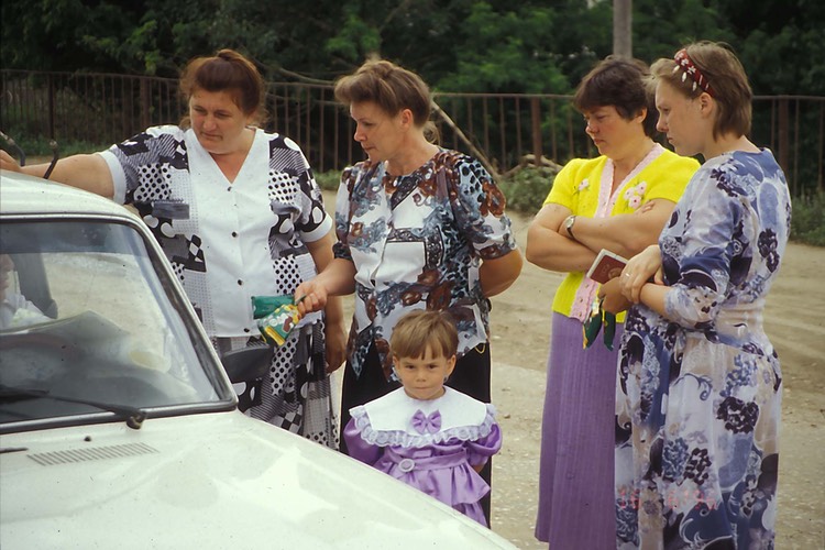 02WomenFrankYoureFromWhere?