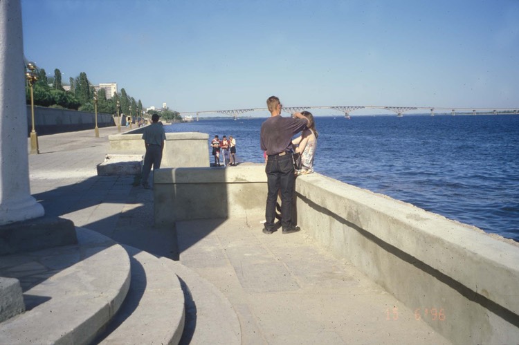 12VolgaRiverBridgeToEngels