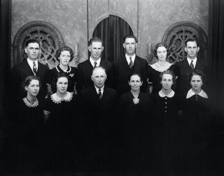 JL032 LebsackFamilyMid30s