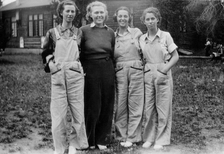 JL046 LeonaEstherFredaKleinEmma