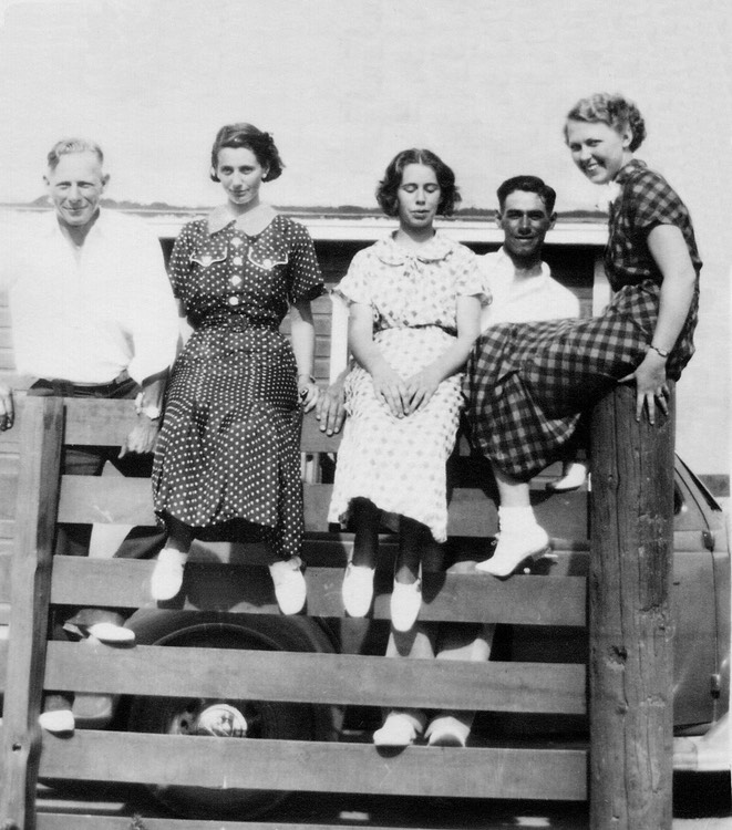 JL049 ClarenceEstherLeonaEmmaRobert