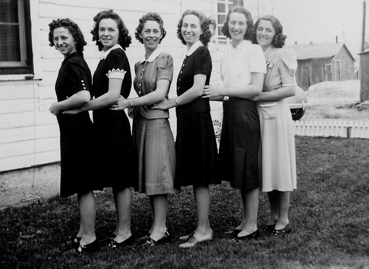 JL060 LebsackSistersCa1940