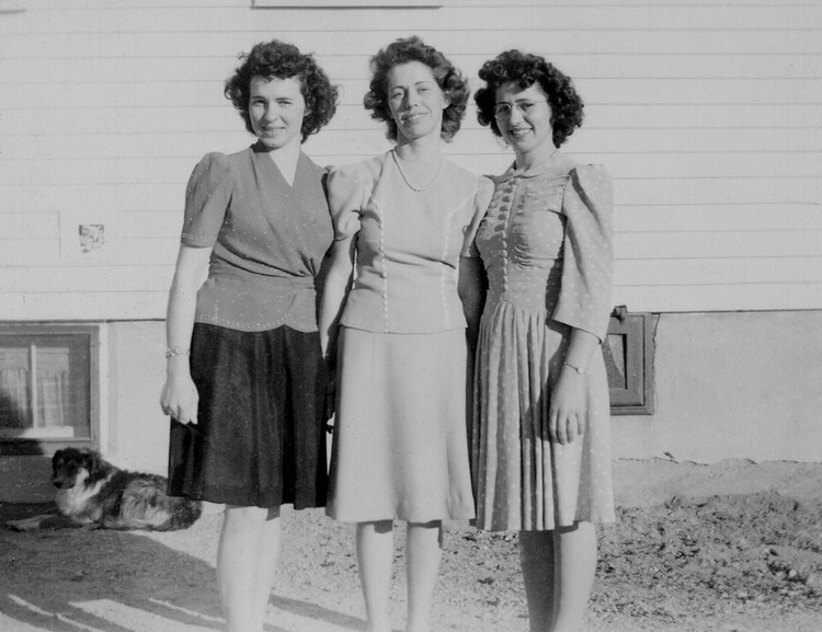 JL072 FredaEmmaErnieCa1940