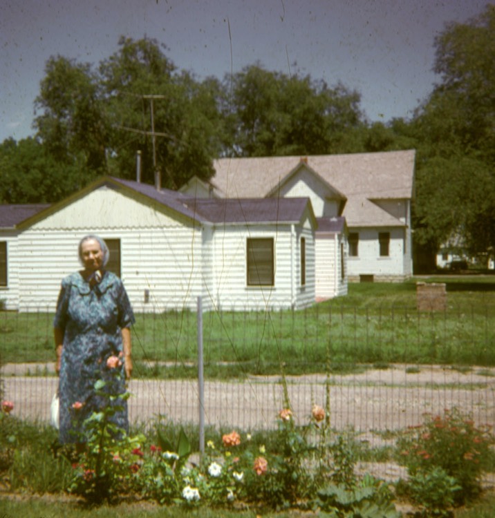 JL140 KatherineLebsackGarden67