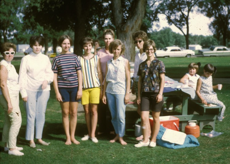 JL144 GrandaughtersInLaws69 1